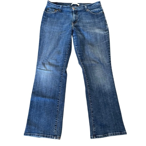 Levi’s 550’s Women’s 12 Short 32x29 Relaxed Bootcut Faded Dark Wash Med Rise - Picture 3 of 9